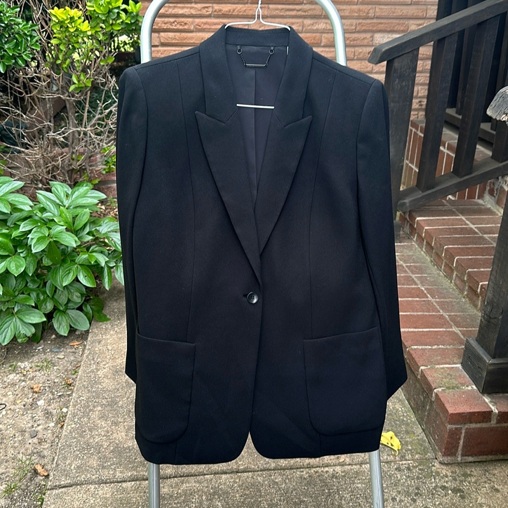 Elie Tahari black blazer